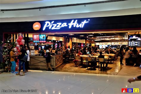 Pizza Hut Opens Biggest Store in the Philippine at SM Mall of Asia - Recycle Bin of a Middle Child