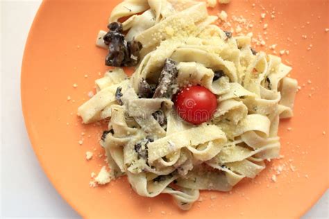 Fettuccine with mushrooms stock image. Image of diet - 101581541