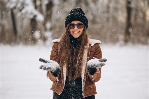 How to Choose the Best Sunglasses for the Snow | MyVision.org