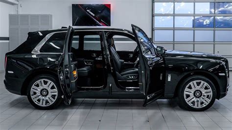 Black Rolls-Royce Cullinan - Interior and Exterior in Detail