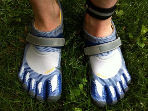 Does “barefoot running” (or wearing minimalist shoes) reduce or increase your risk of injuries ...