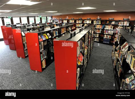 Modern school library Stock Photo - Alamy