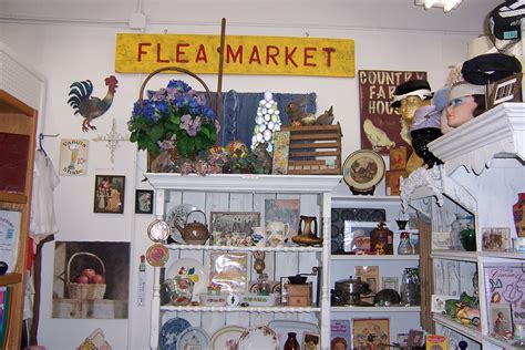 Vintage flea market | Olde Central Antique Mall