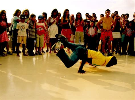 File:B-boy breakdancing.jpg - Wikimedia Commons