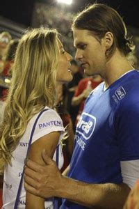 Tom Brady debuts ponytail in Rio de Janeiro