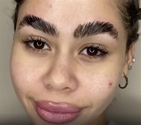 Influencer perfects her eyebrows using an eyelash perming kit