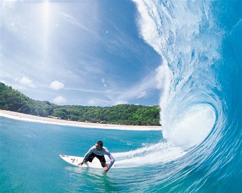 Surfing California: Walking by the best beaches in California