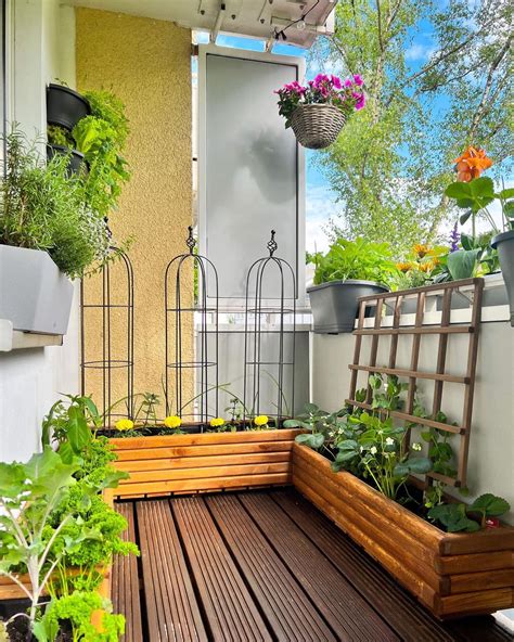 35 Balcony Gardens that Teach "Grow More in Less Space"