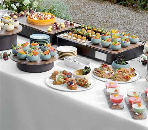 Buffet & Presentation — Ceramics & Steel