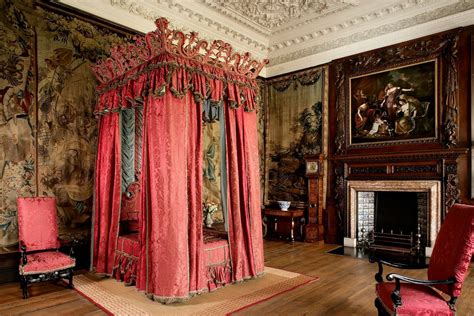 Inside Holyrood Palace: The Queen's Official Residence in Edinburgh - Two Traveling Texans