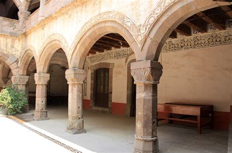 Pin de Marco Galeana en Arcos | Fachadas de casas coloniales, Casas de ...