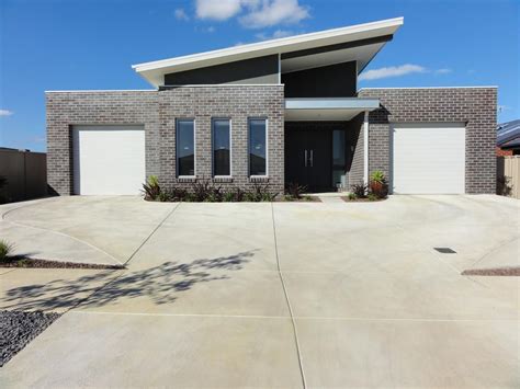 Modern Australian skillion roof design. | Facade house, Skillion roof ...