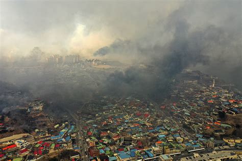 Gallery: Thousands Flee South Korea Wildfire - Caixin Global