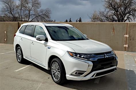 Review: 2020 Mitsubishi Outlander PHEV is great ... to a point | Aaron on Autos