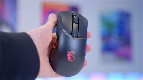 MSI Clutch GM51 Lightweight Wireless Review – Best Ergonomic Gaming Mouse? - GeekaWhat