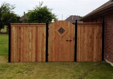 A Guide to Different Wood Fence Styles | Buzz Custom Fence