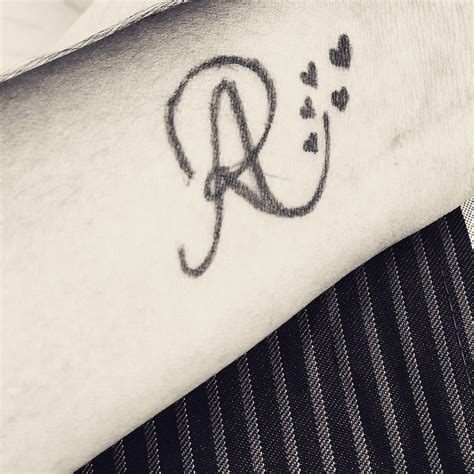 Relationship Love Letter R Tattoo With Heart | Letter r tattoo, Tattoo lettering fonts, Tattoo ...