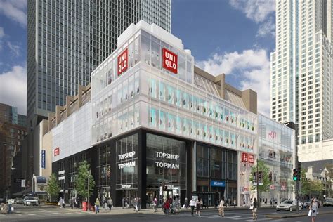 Gigantic Uniqlo Store Debuts in Downtown Chicago: Shopping Article by 10Best.com