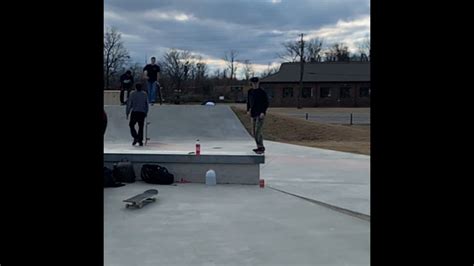 Heelflip down the set. Love this trick 😁 : r/skateboarding