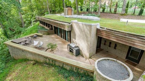 '70s bunker-like house is actually a dream | Bunker home, Underground homes, Earth sheltered homes