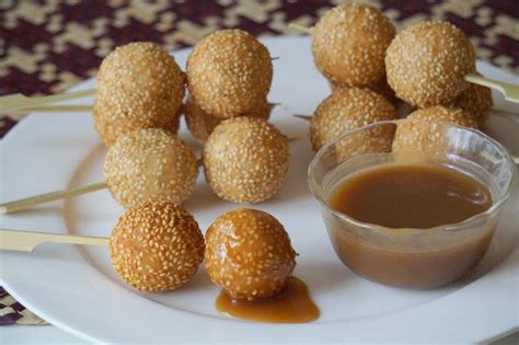 Sesame-Crusted Karioka Balls with Sweet Coconut Syrup (Glutinous Rice Balls) - PinoyBites