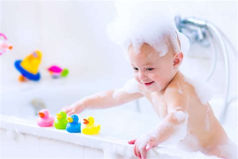 All About How to Sponge Bathe Baby