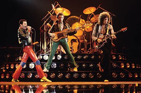 1f. Queen on Stage. The 80s.