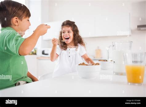 Two children eating cereal Stock Photo - Alamy