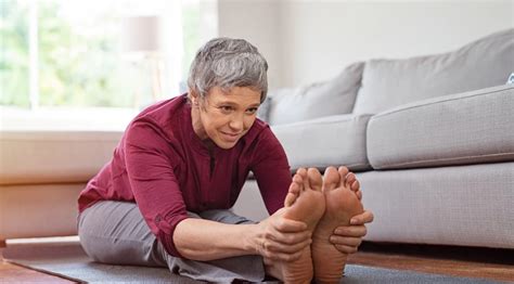 Knee-Strengthening-Exercise-For-Seniors.png