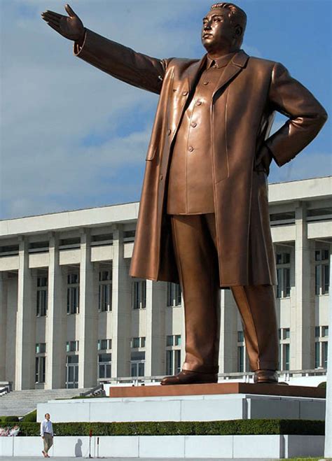 Kim Il Sung statue, Pyongyang | Peninsularity Ensues