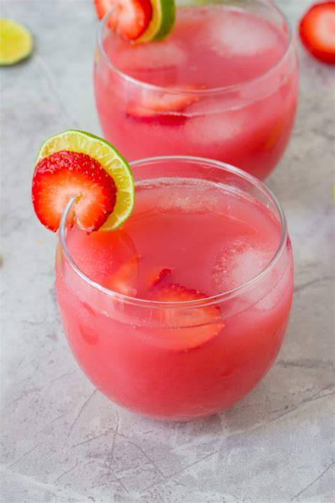 Fresh Strawberry Water (Agua Fresca) - Savvy Naturalista