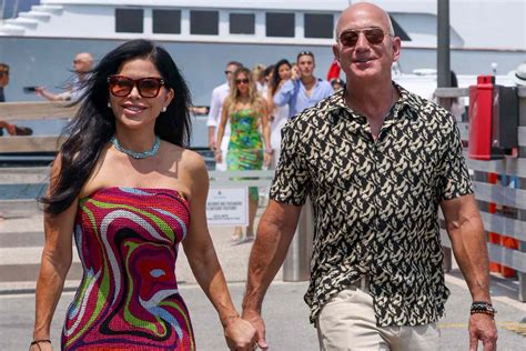 Jeff Bezos and Lauren Sánchez Aren’t ‘Planning the Wedding Yet': Source