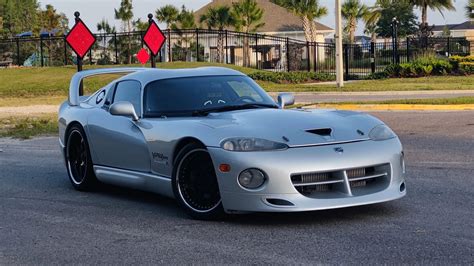 Dodge Viper V12