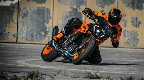 KTM Claims All-New 990 Duke Is “Final Mid-Class Bare Machine” - BestMotoSport