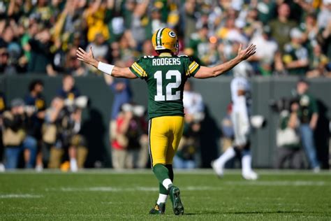 Aaron Rodgers Wins Third NFL MVP Award & Casually Announces Engagement – Joe Montana's Right Arm