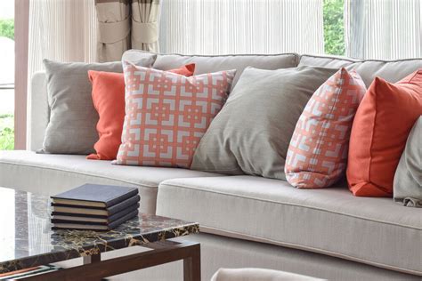 35 Sofa Throw Pillow Examples (Sofa Décor Guide) - Home Stratosphere