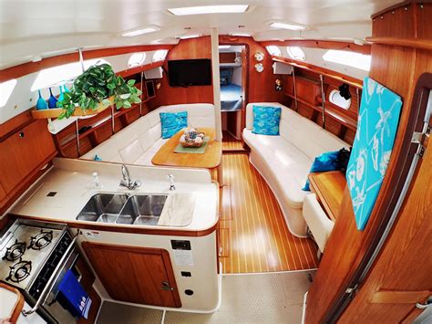 Houseboats: Can you Really Live in Them? | Boat interior design, Boat interior, Sailing yacht ...