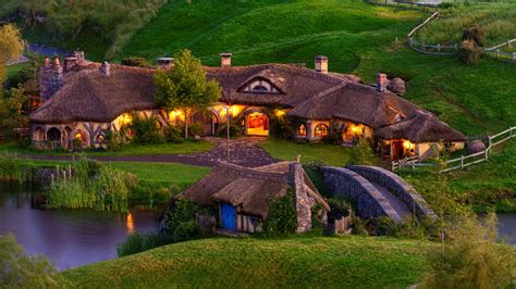 Hobbiton Movie Set - LetsGoKids