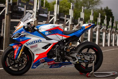 Up-Close with Peter Hickman's BMW S1000RR IOMTT Race Bike - Asphalt & Rubber