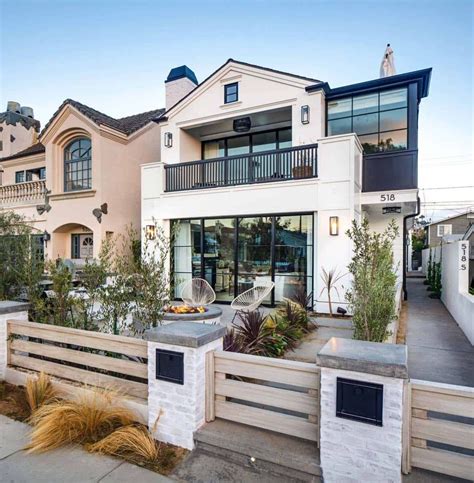 34 Admirable Beach House Exterior Design Ideas You Will Love - MAGZHOUSE