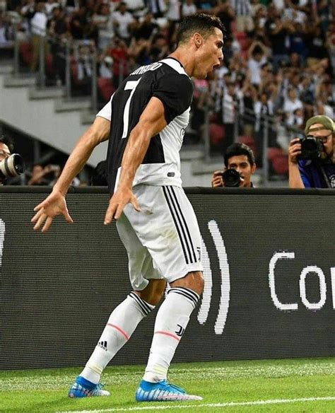 Cr7 signature celebration after his goal vs Tottenham | Cristiano ronaldo, Ronaldo, Tottenham