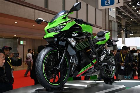 4 Cylinder Kawasaki Ninja 250 Unveiled - 5 Things To Know