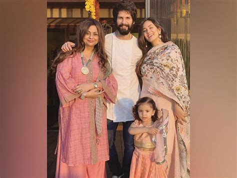 Shahid Kapoor thanks his mother, wife for being his "guide", "support" – ThePrint – ANIFeed