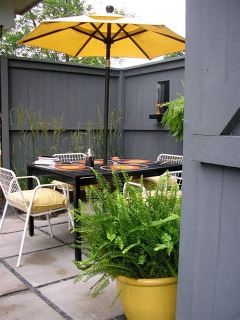 Budget Garden Inspiration: 5 Modest and Lovely Courtyards | Apartment Therapy