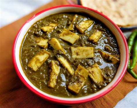 Palak Paneer Recipe | Spinach Curry with Paneer | VegeCravings