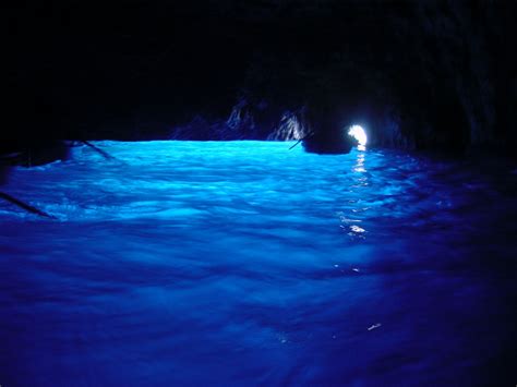 File:Blue Grotto Capri Inside.jpg - Wikipedia