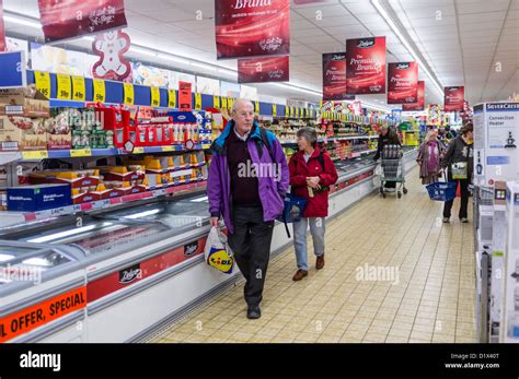 People shopping for food in the days before Christmas, Lidl supermarket, UK Stock Photo - Alamy