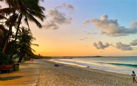 Noosa Main Beach / Sunshine Coast / Queensland // World Beach Guide