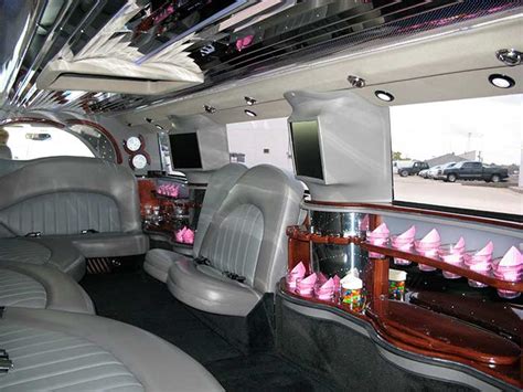 Rent an Eye-Catching Stretch Hummer Limo for Your Special Occasion