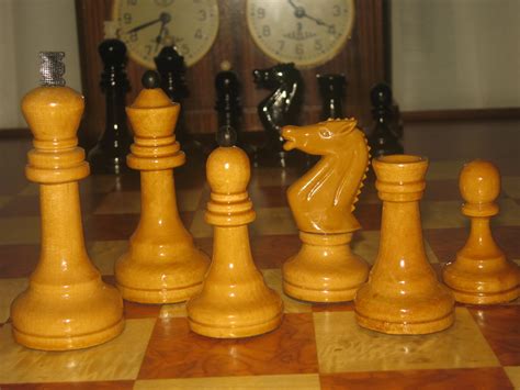 Vintage Soviet Russian Set Pictorial - Chess.com